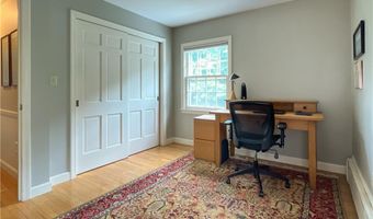 9 South Dr, Middletown, RI 02842