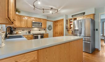 710 Sprucetree Ln, Algonquin, IL 60102