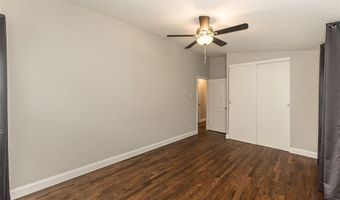 250 Sunset Dr, Ballwin, MO 63011