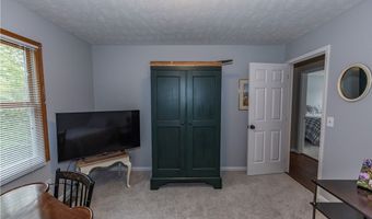 300 Lakeview Cir, Aurora, OH 44202