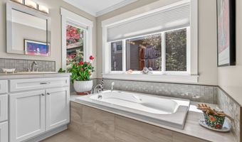 746 C St, Ashland, OR 97520