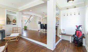 34 Island View Ave, Branford, CT 06405
