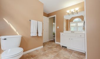 4 Jennifer Ln, Amherst, NH 03031