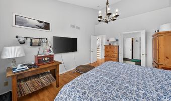 4001 Whitehall Ln, Algonquin, IL 60102
