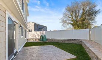 25 Scallop Shell Rd, Narragansett, RI 02882