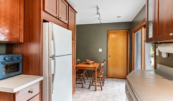 21 Alder Ln, Burlington, VT 05401