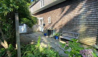 40 Catherine St, Newport, RI 02840