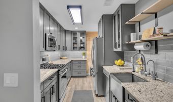 655 BURTONS COVE Way 14, Annapolis, MD 21401
