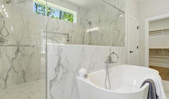 8202 MOCKINGBIRD Dr, Annandale, VA 22003