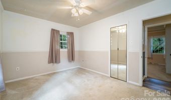 6 Hillview Cir, Asheville, NC 28805