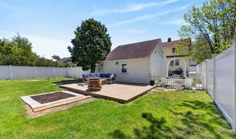 7 Verndale Cir, Bristol, RI 02809