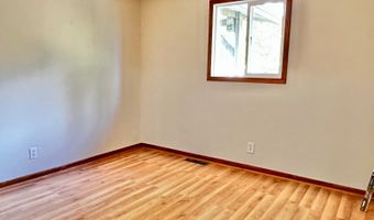 1047 Oak Dr, Altoona, WI 54720