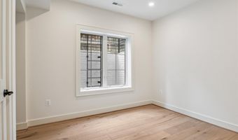 2615 3RD St N, Arlington, VA 22201