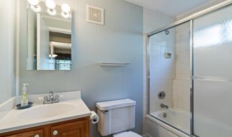214 W Hintz Rd, Arlington Heights, IL 60004