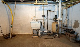 13522 North Rd, Alden, NY 14004