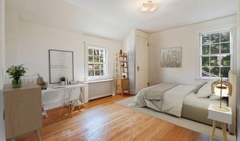 5 Phillips Rd, Falmouth, ME 04105