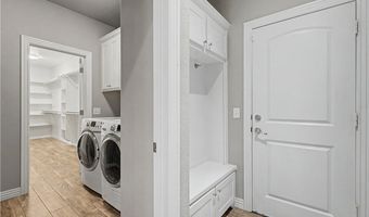 2302 SW Cadwell Ave, Bentonville, AR 72713