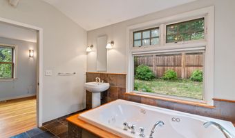 14 Linden Ter, Burlington, VT 05401