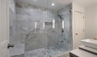 813 Lakeshore Dr, Berkeley Lake, GA 30096