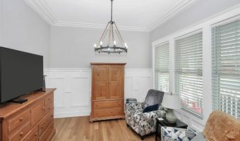 1510 Hawthorne Ln, Charlotte, NC 28205