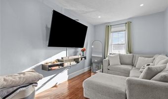 27 Ferncliff Ave, North Providence, RI 02911