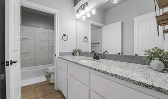 2121 Longhorn Trl, Altus, OK 73521