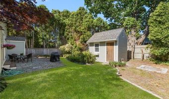 42 Camden Rd, Narragansett, RI 02882