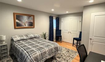 10 Juniper Pl 10, Bohemia, NY 11716