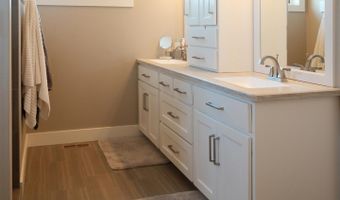 103 Andrews Ct, Alton, IA 51003