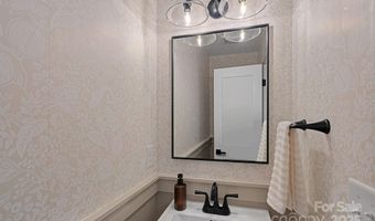 4209 Windwood Cir, Charlotte, NC 28226