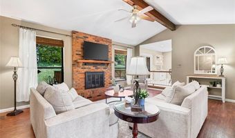 1431 Dietrich Oaks Dr, Ballwin, MO 63021