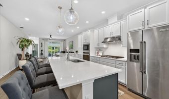 7403 SUNGOLD MEADOW Ct, Apollo Beach, FL 33572