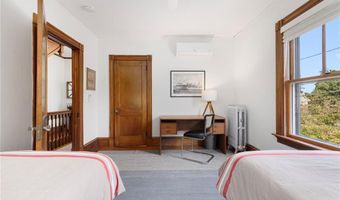 14 Greenough Pl B, Newport, RI 02840