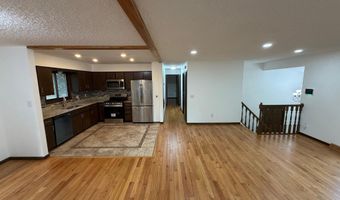 404 Cimarron Rd, Apple Valley, MN 55124