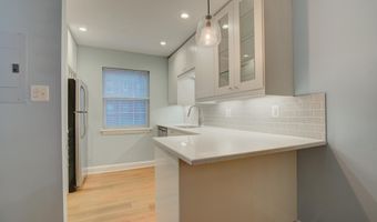 2100 N SCOTT St 101, Arlington, VA 22209