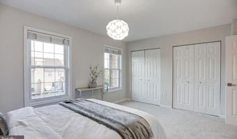 927 S ROLFE St 2, Arlington, VA 22204