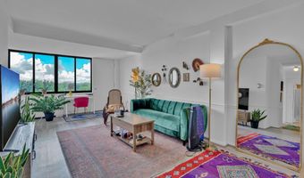 4390 LORCOM Ln 805, Arlington, VA 22207