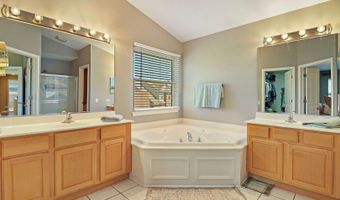 10 Hithergreen Ct, Algonquin, IL 60102