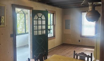 7 Hazen St, Chester, CT 06412