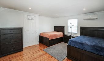 132 Bethel Rd, Albertson, NY 11507