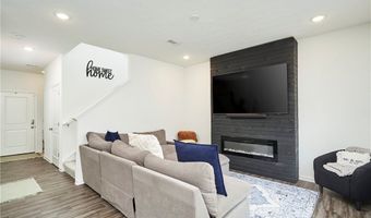 568 Auld Farm Cir, Akron, OH 44320