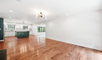 1007 Evergreen Rd, Anchorage, KY 40223