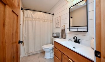 206 Park Ave, Altura, MN 55910