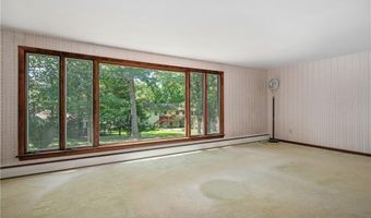 1 Rocky Crest Rd, Cumberland, RI 02864