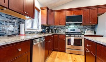 10 Flanders St, Johnston, RI 02919
