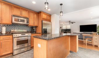 1237 Fox River Dr, Algonquin, IL 60102