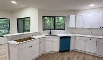 352 N Peak Dr, Alpharetta, GA 30022