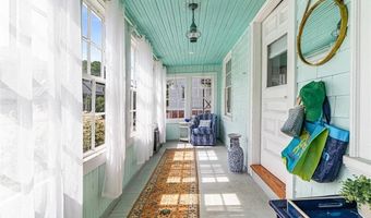 4 Findlay Pl, Newport, RI 02840
