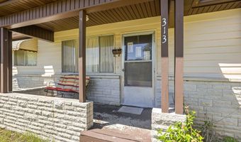 313 S Rinker Ave, Aurora, MO 65605