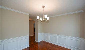 1045 Winthrope Chase Dr, Alpharetta, GA 30009